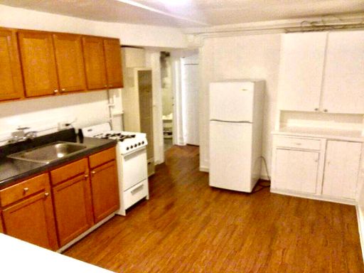 Historic Basement Studio at Kerry Park Apartments — Queen Anne – photo 1