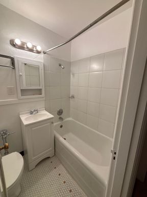 First Hill Studio / Commuter's Dream! – photo 1