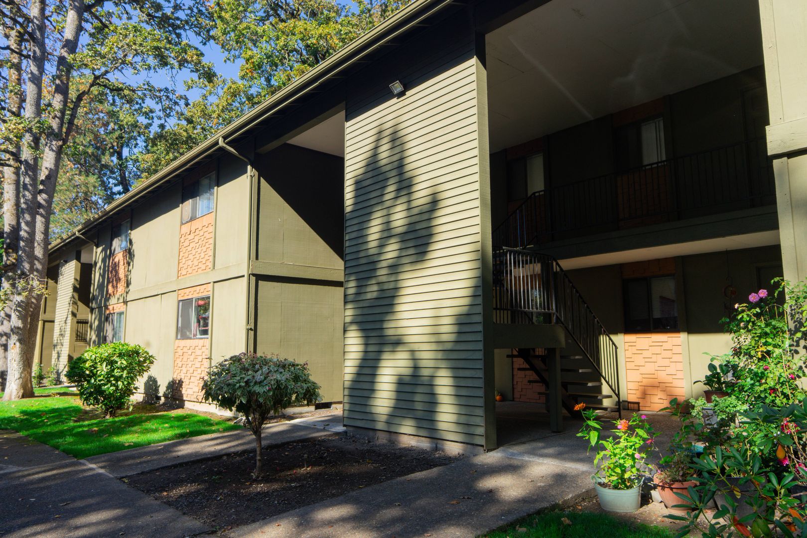 Salem Apartment: 3932 Lancaster Drive NE