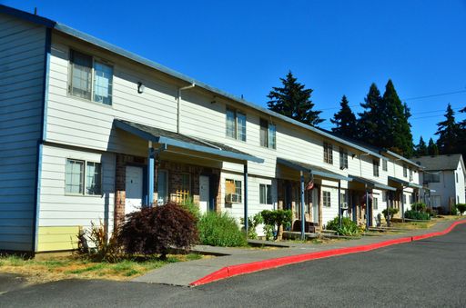 Newly Remodeled 2 Bedroom 1.5 Bath Townhome. Washer and Dryer in Unit! – photo 1