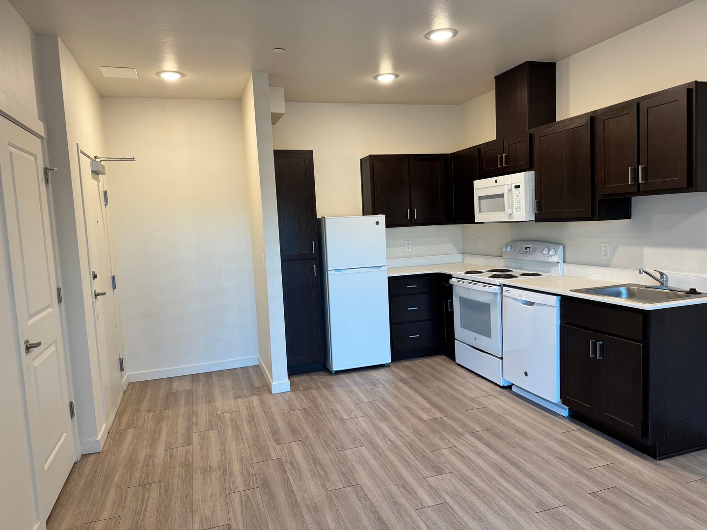 Portland Apartment: 6263 N Cecelia Street