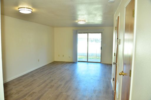 Beautiful and Spacious Townhome w/ Washer/ Dryer Hookups – photo 1
