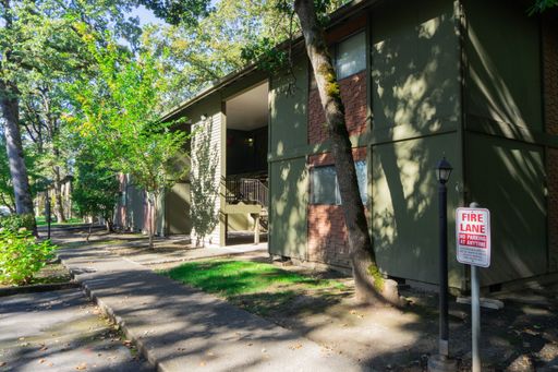 Large 2 Bedroom Unit, Next to Chemeketa College! Ready Soon! – photo 1