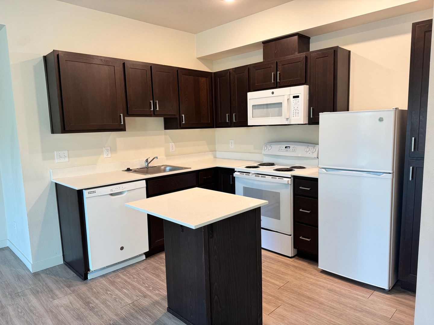 Portland Apartment: 6263 N Cecelia Street