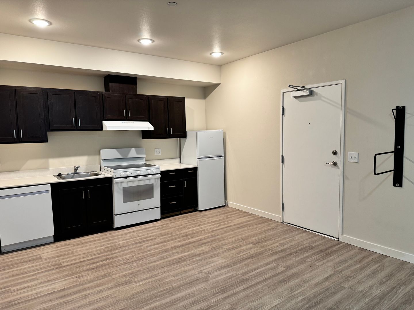 Portland Apartment: 6263 N Cecelia Street