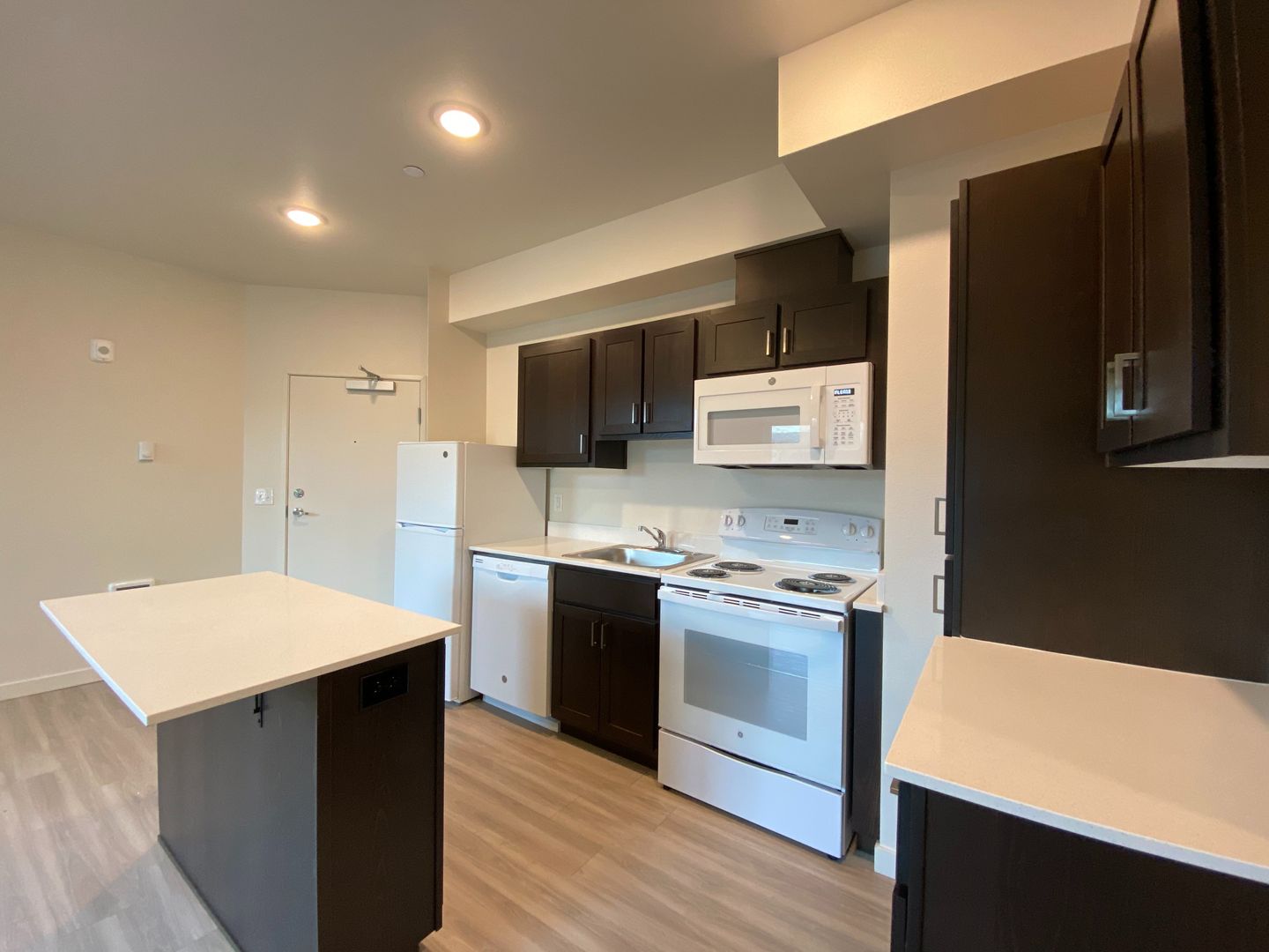 Portland Apartment: 6263 N Cecelia Street