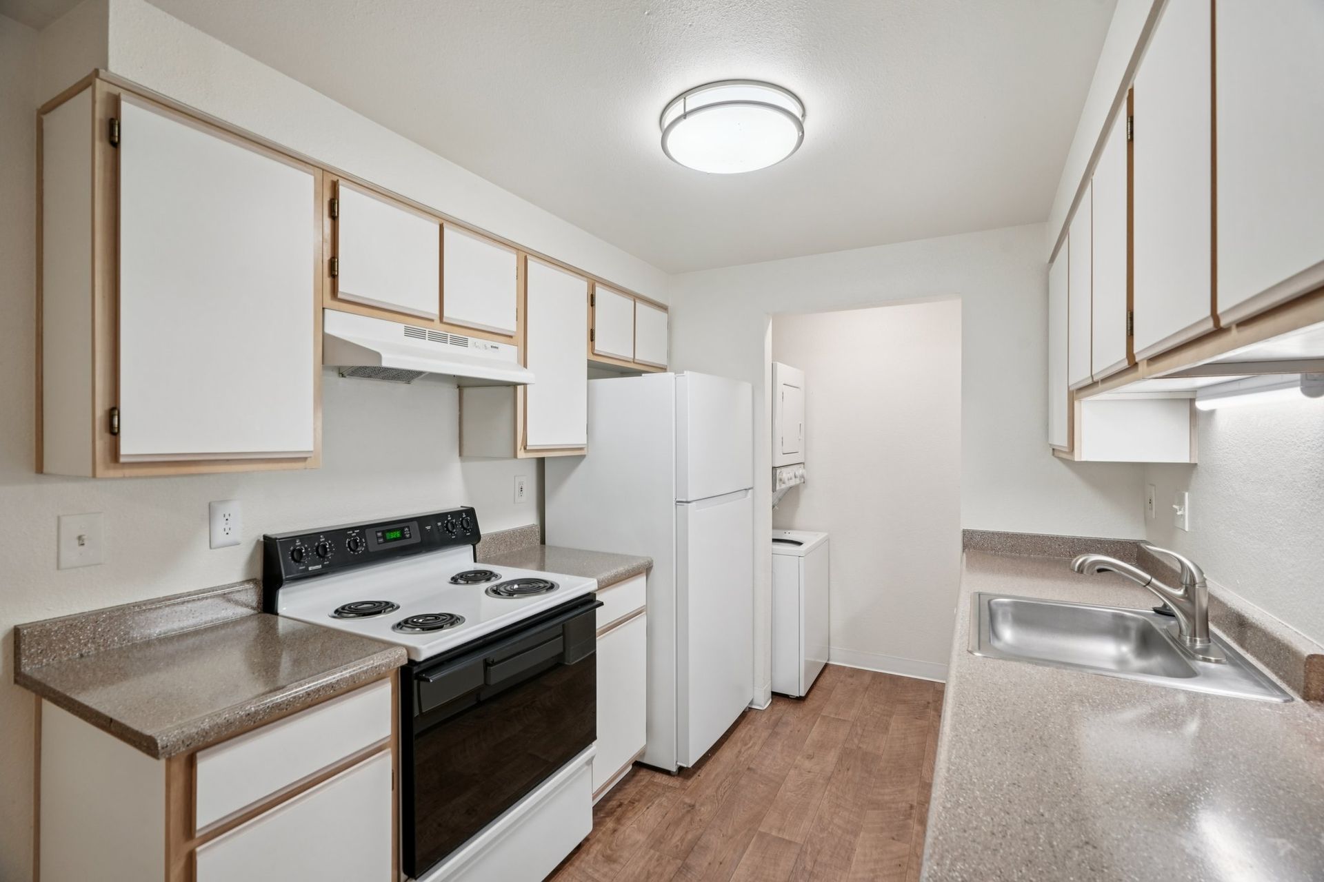 Aloha Apartment: 2881 SW 182nd Avenue - 06