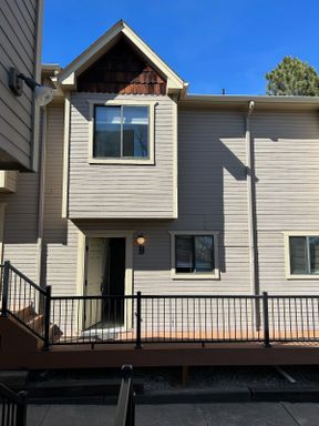 Available NOW, 2 Bedroom Townhome w/ AC! - MileStone Real Estate Services – photo 1