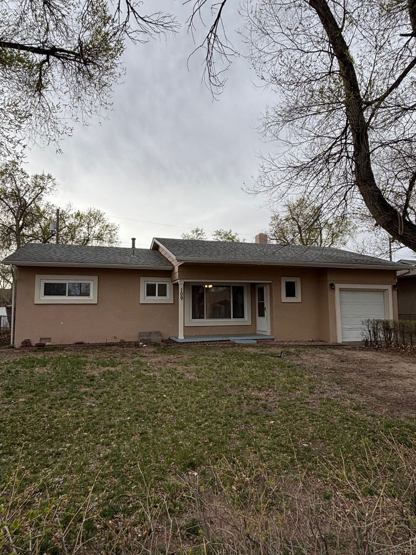 Colorado Springs House: 109 Everett Dr