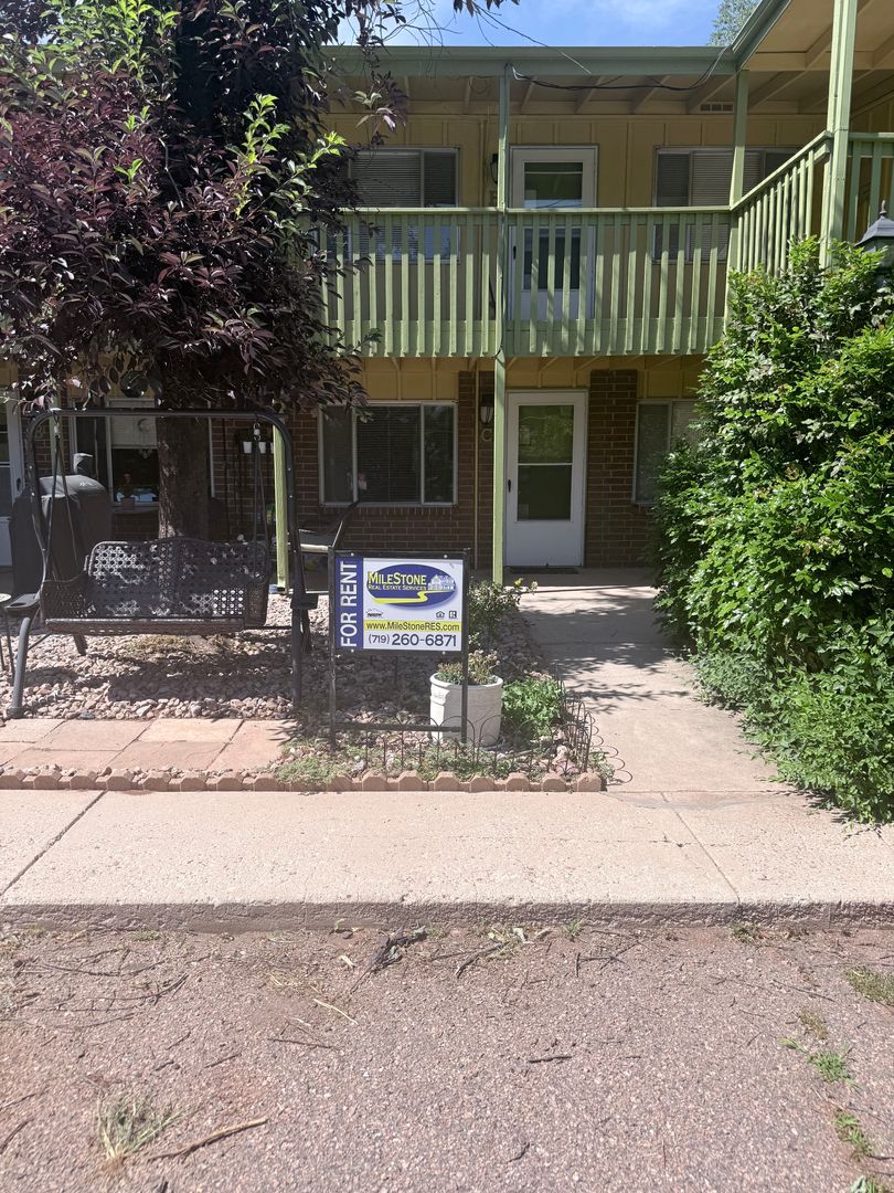 Manitou Springs Apartment: 132 El Paso Blvd