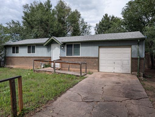 3 Bed / 1 Bath with Big Backyard - Available Now! – photo 1