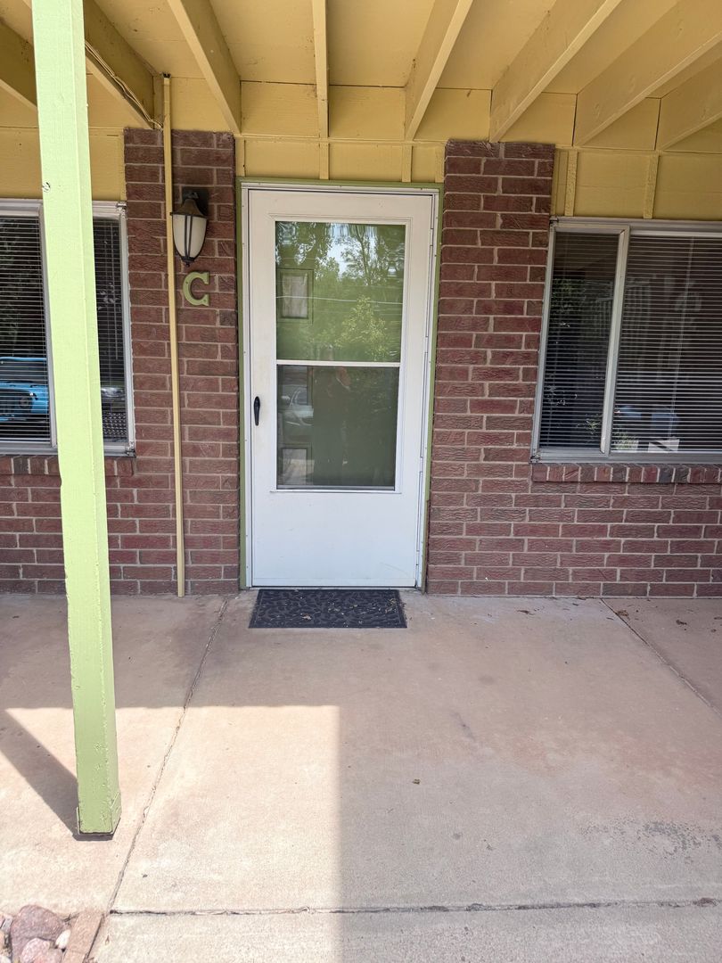 Manitou Springs Apartment: 132 El Paso Blvd