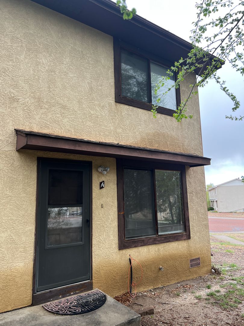 Colorado Springs Apartment: 1986 Mineola Court