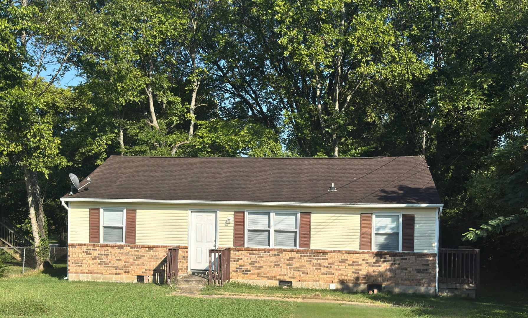 Clarksville House: 463 Kelly Lane
