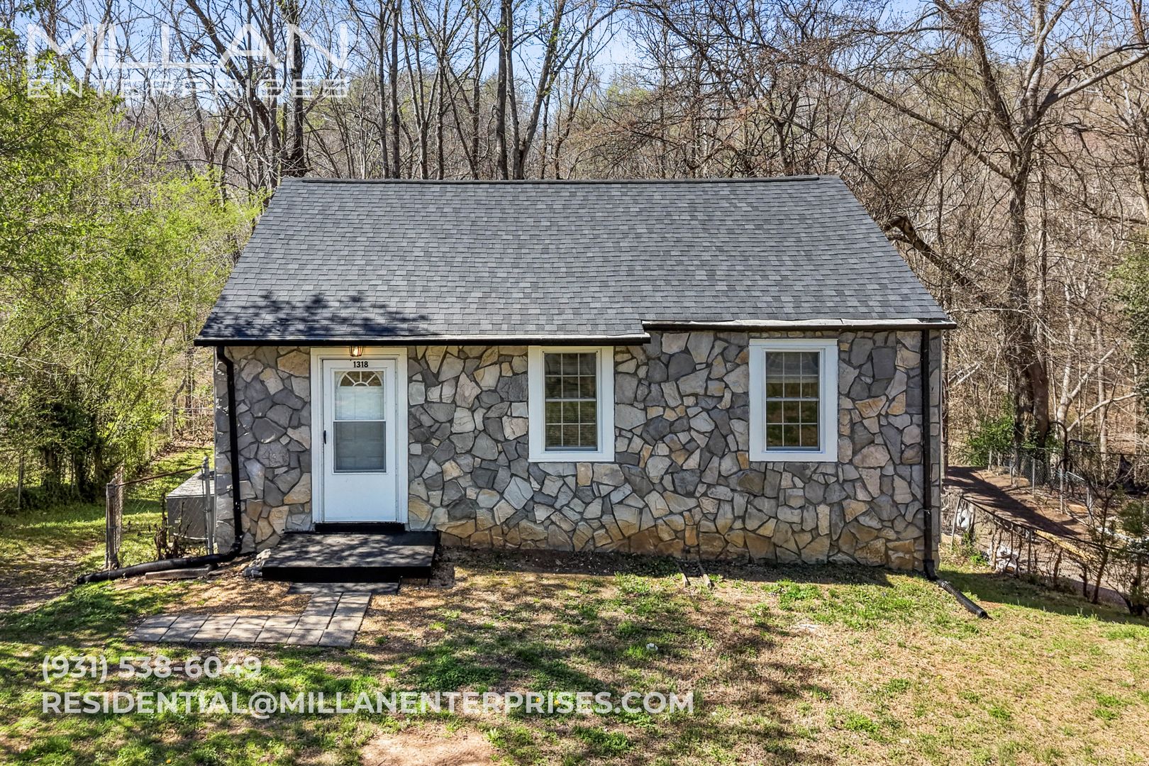 Clarksville House: 1318 Vogue Hill