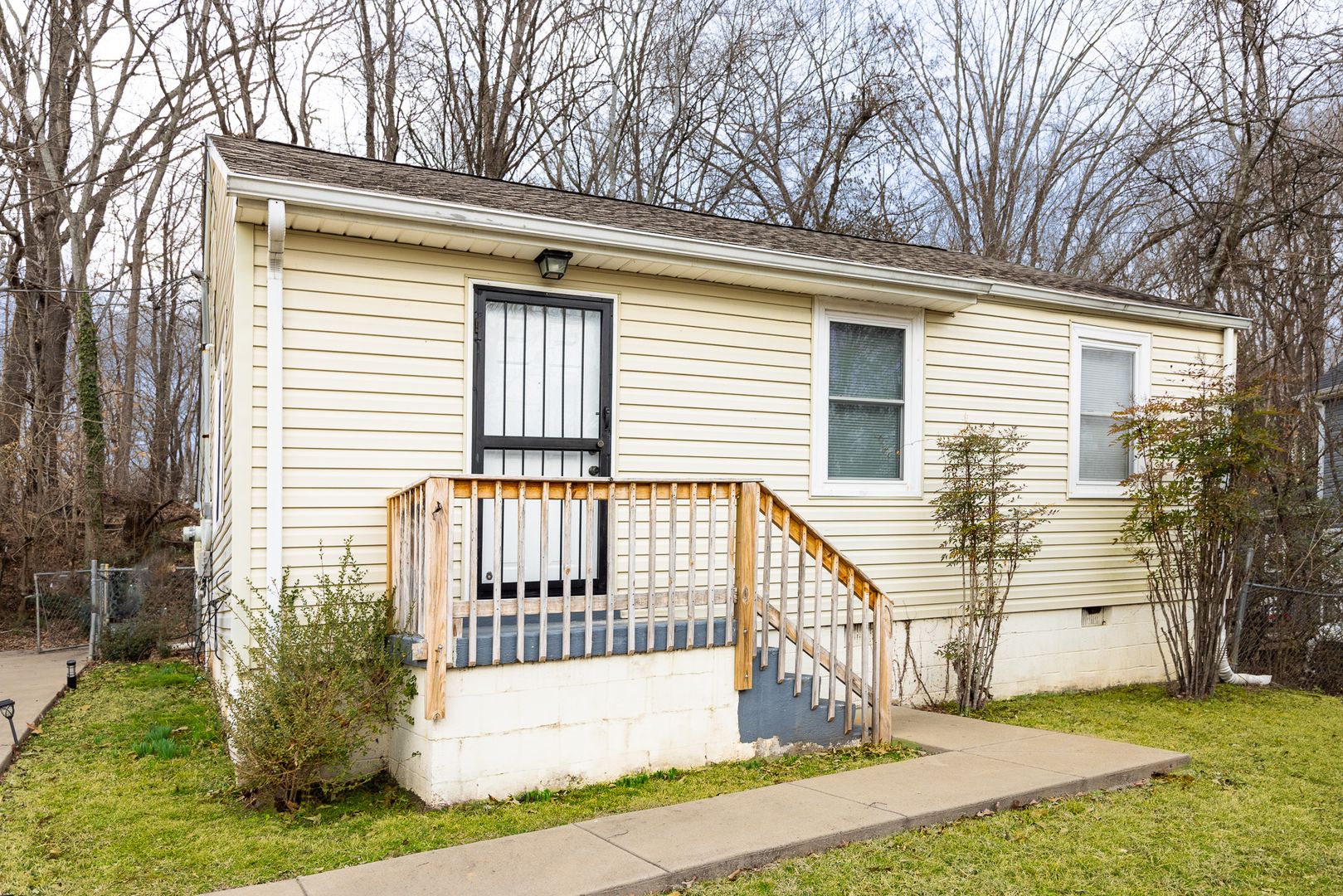 Clarksville House: 110 Valley View Circle