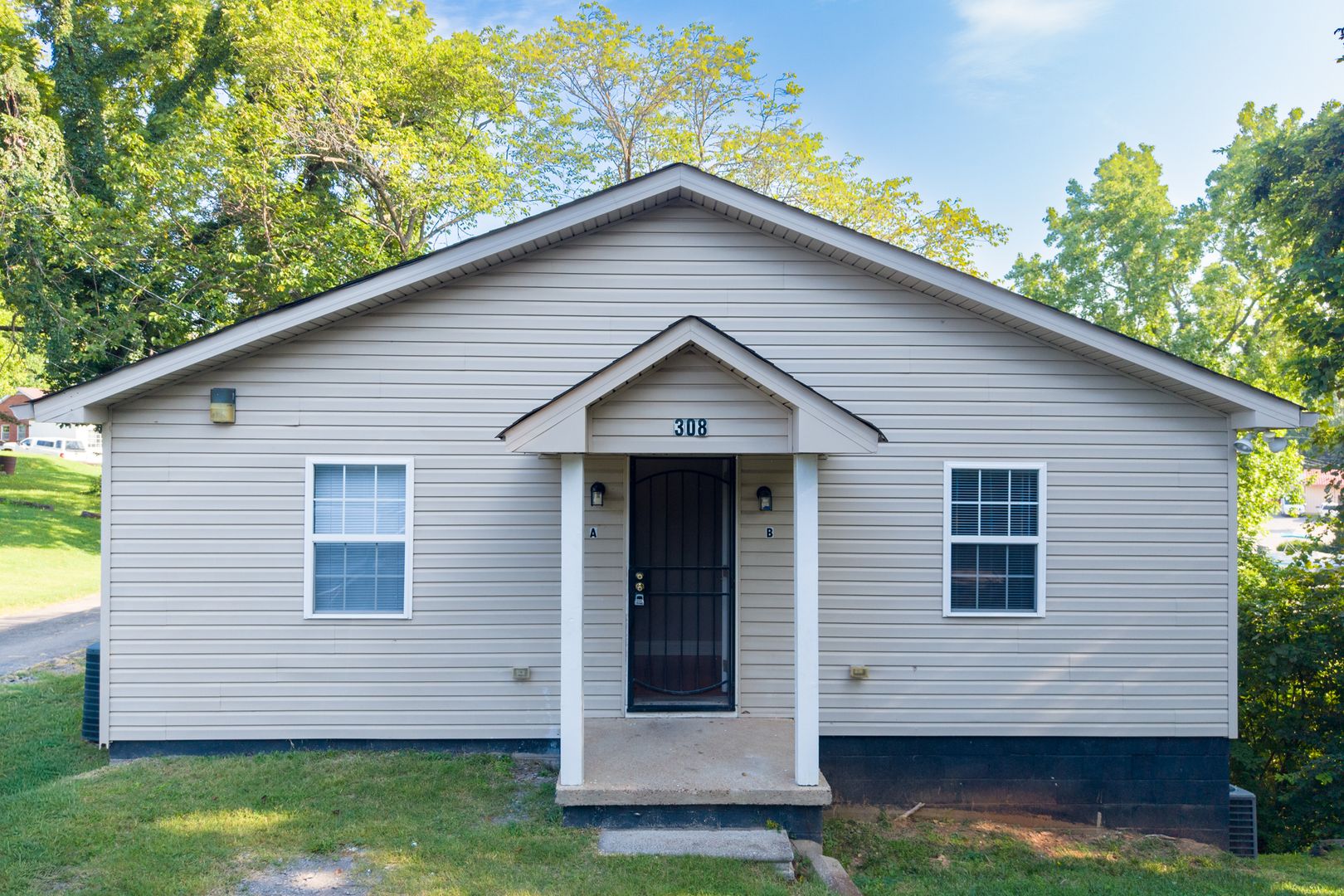 Clarksville Apartment: 308 Gill Street