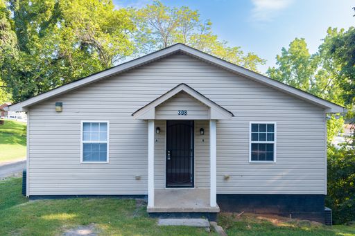 Freshly Updated One Bedroom Duplex with Timeless Hardwood Floors and Modern Finishes – photo 1