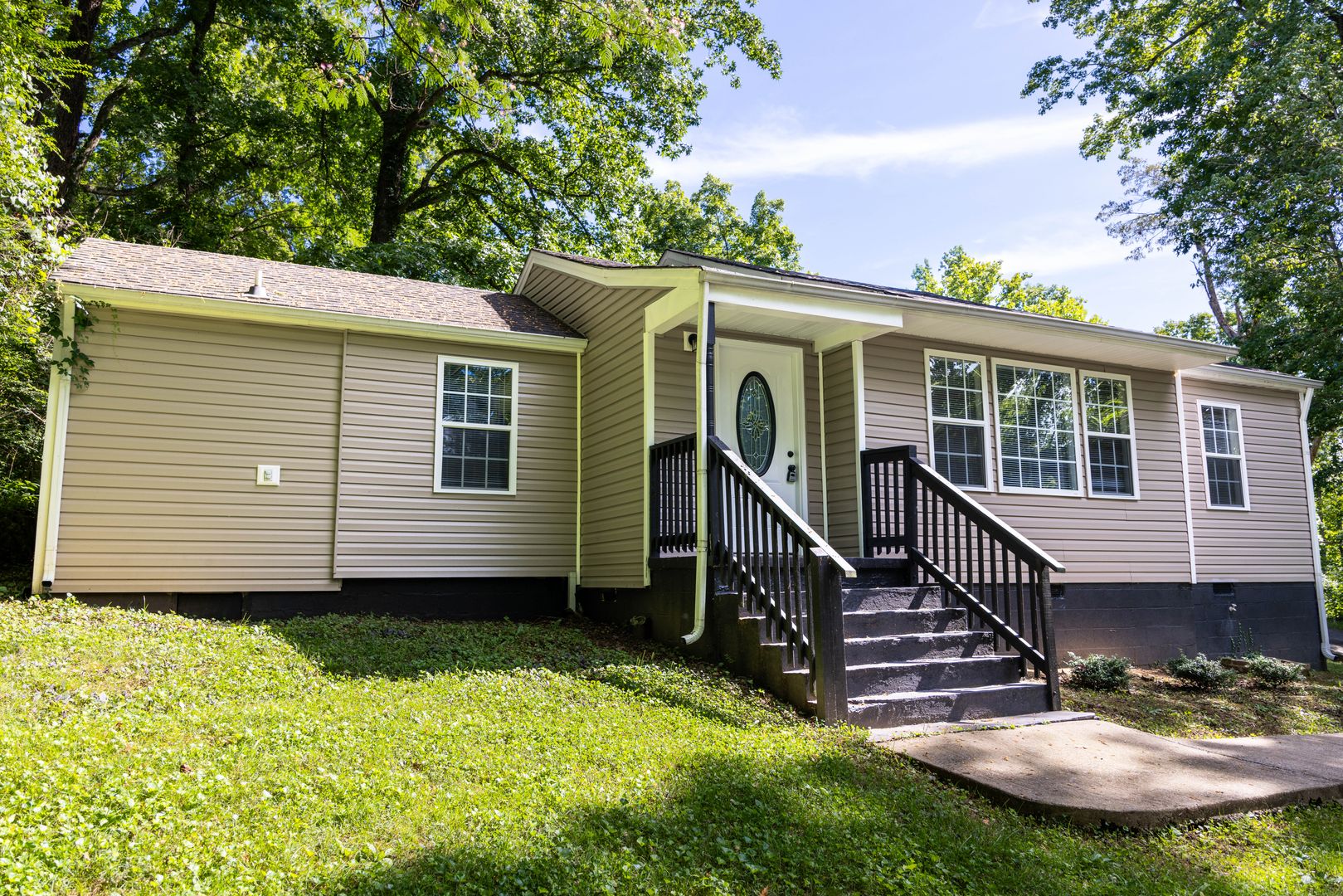 Clarksville House: 702 Woodlawn Drive