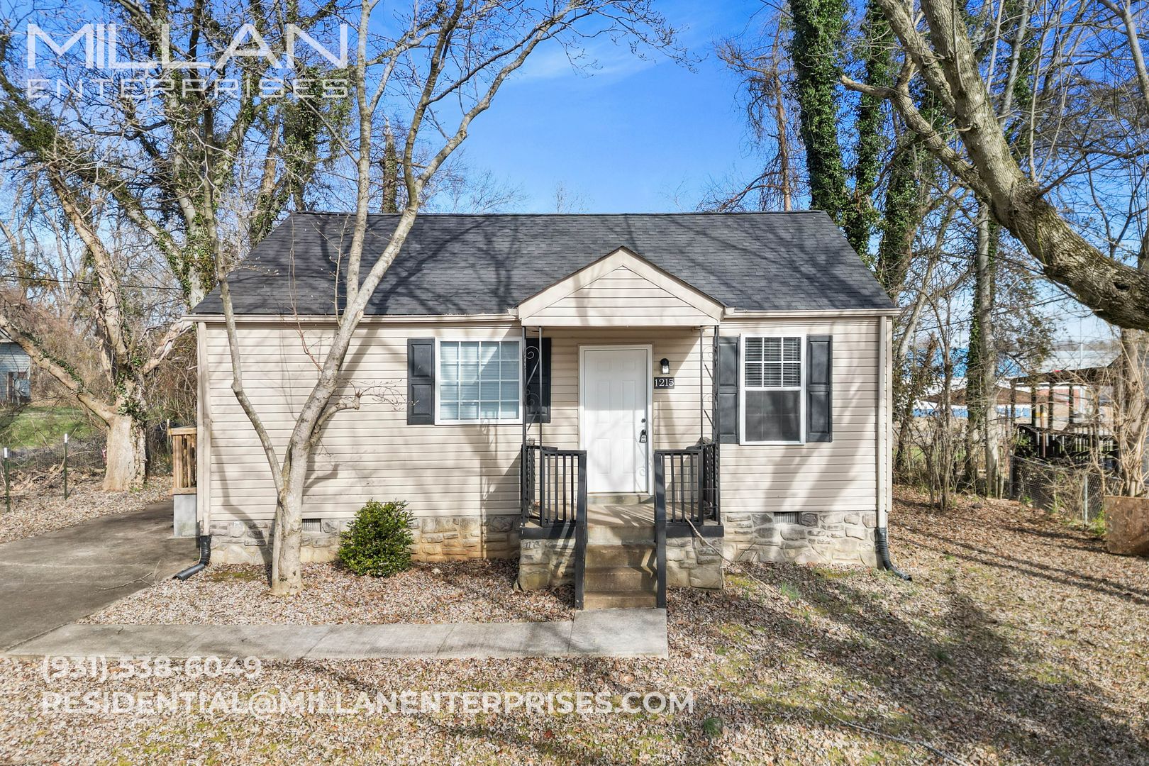 Clarksville House: 1215 Greenfield Drive