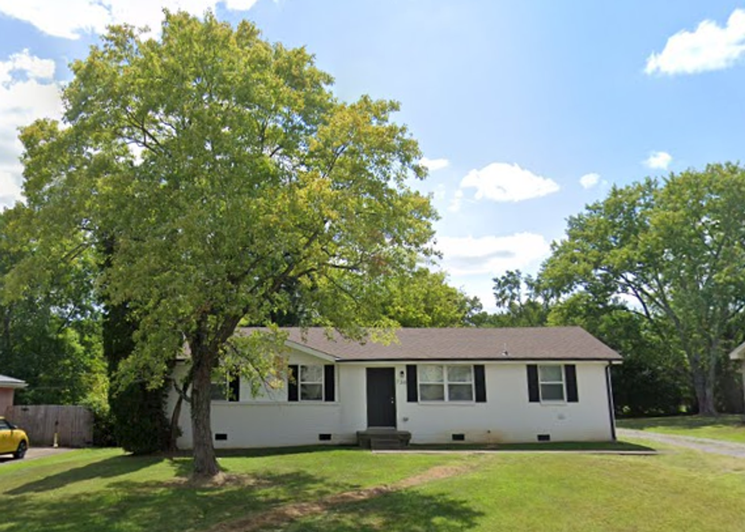 Clarksville House: 736 Lafayette Road