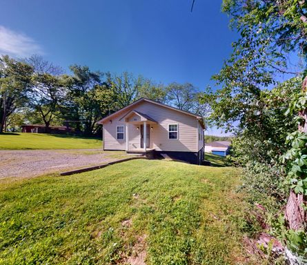 Fully Renovated 1BR Duplex with Hardwood Floors, Updated Kitchen And In-Home Laundry – photo 1