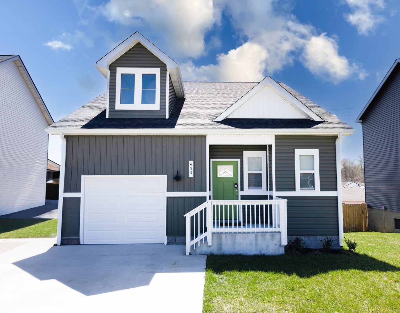 Clarksville House: 455 Mattingly Drive