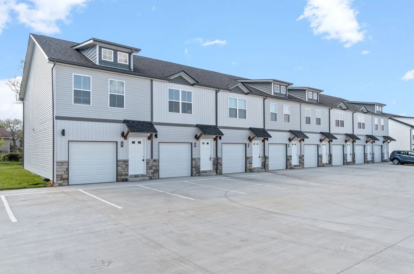 Clarksville Apartment: 220 Drayton Drive