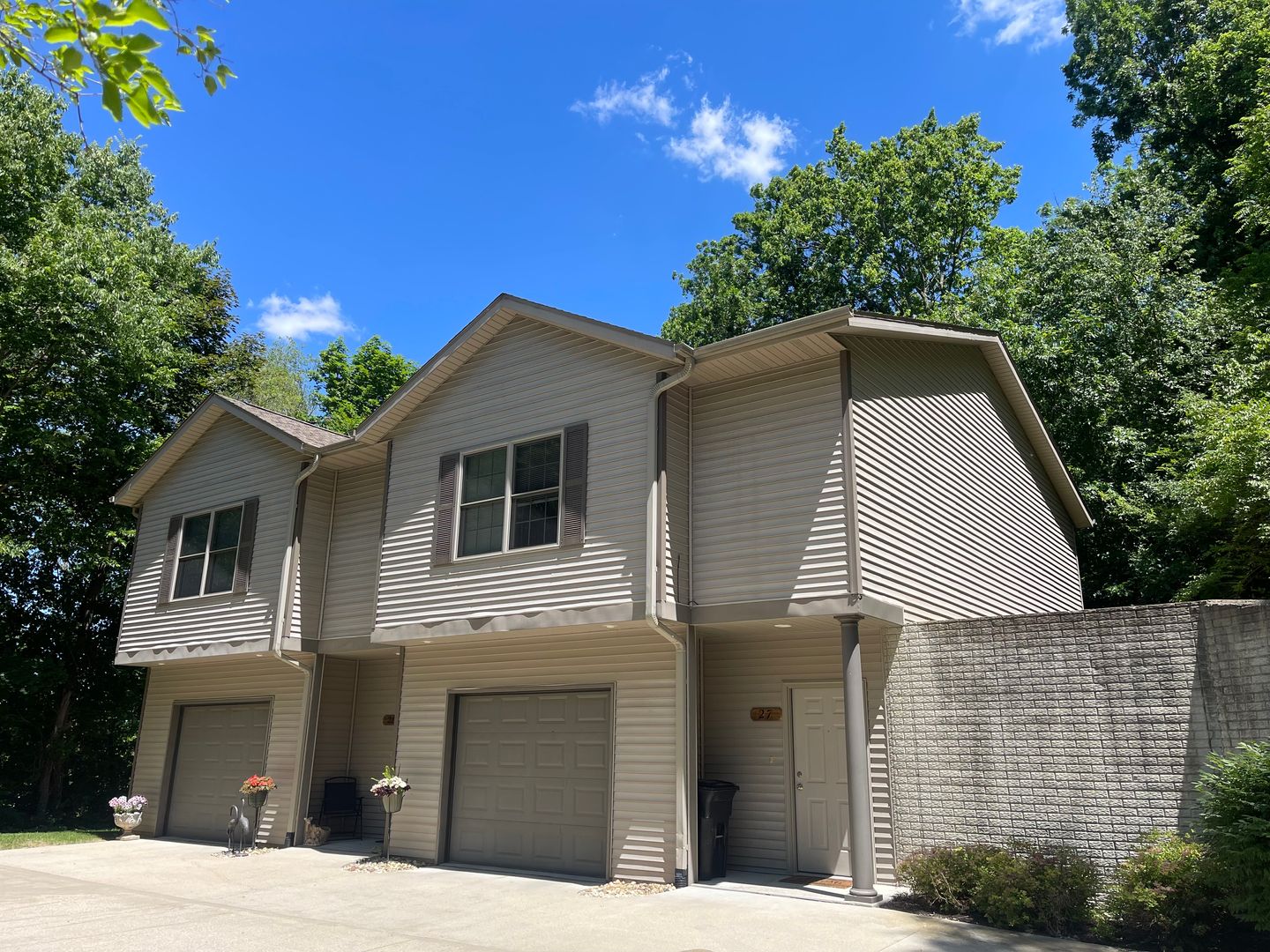 Hampton Townhome: 27 Cherry Hill Ct