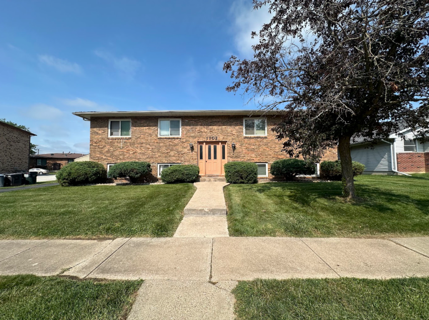 Silvis Apartment: 1102 8th St Ct