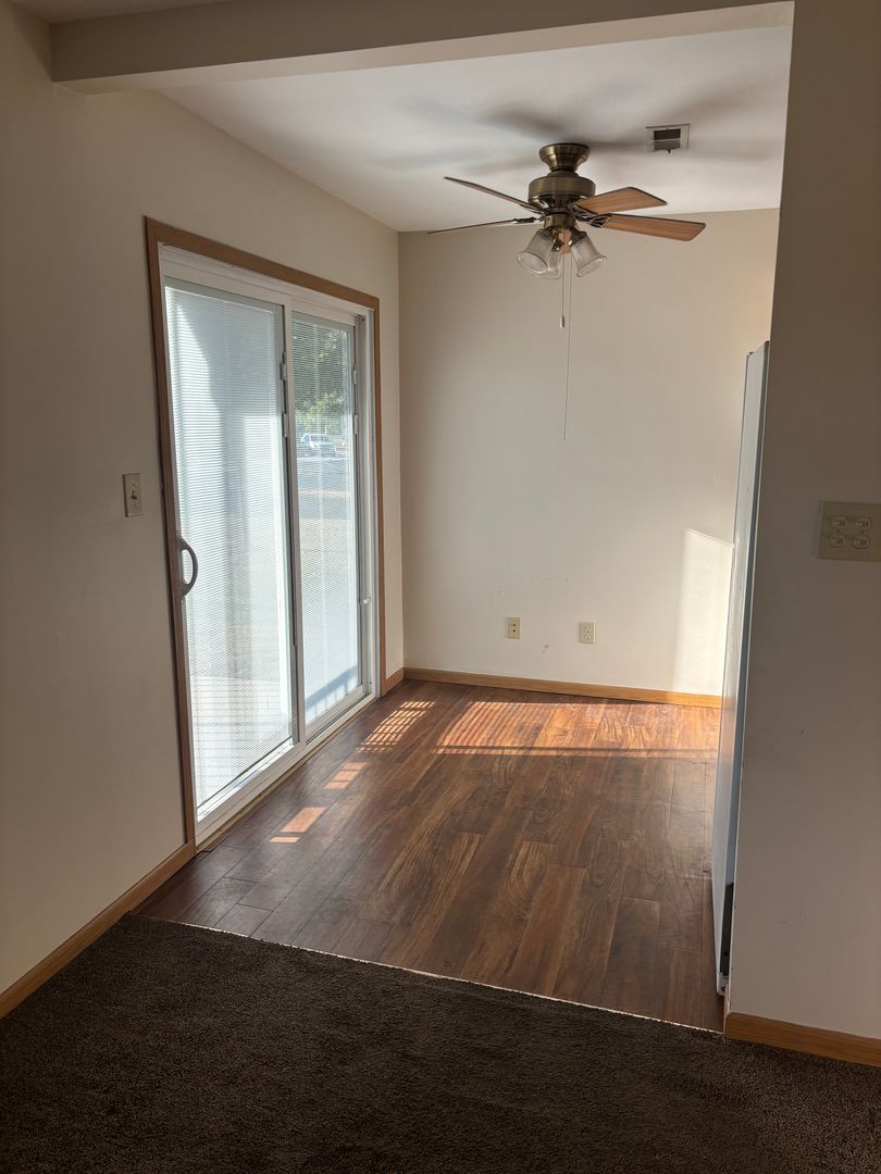 1409 8th Ave 3, DeWitt, IA 52742