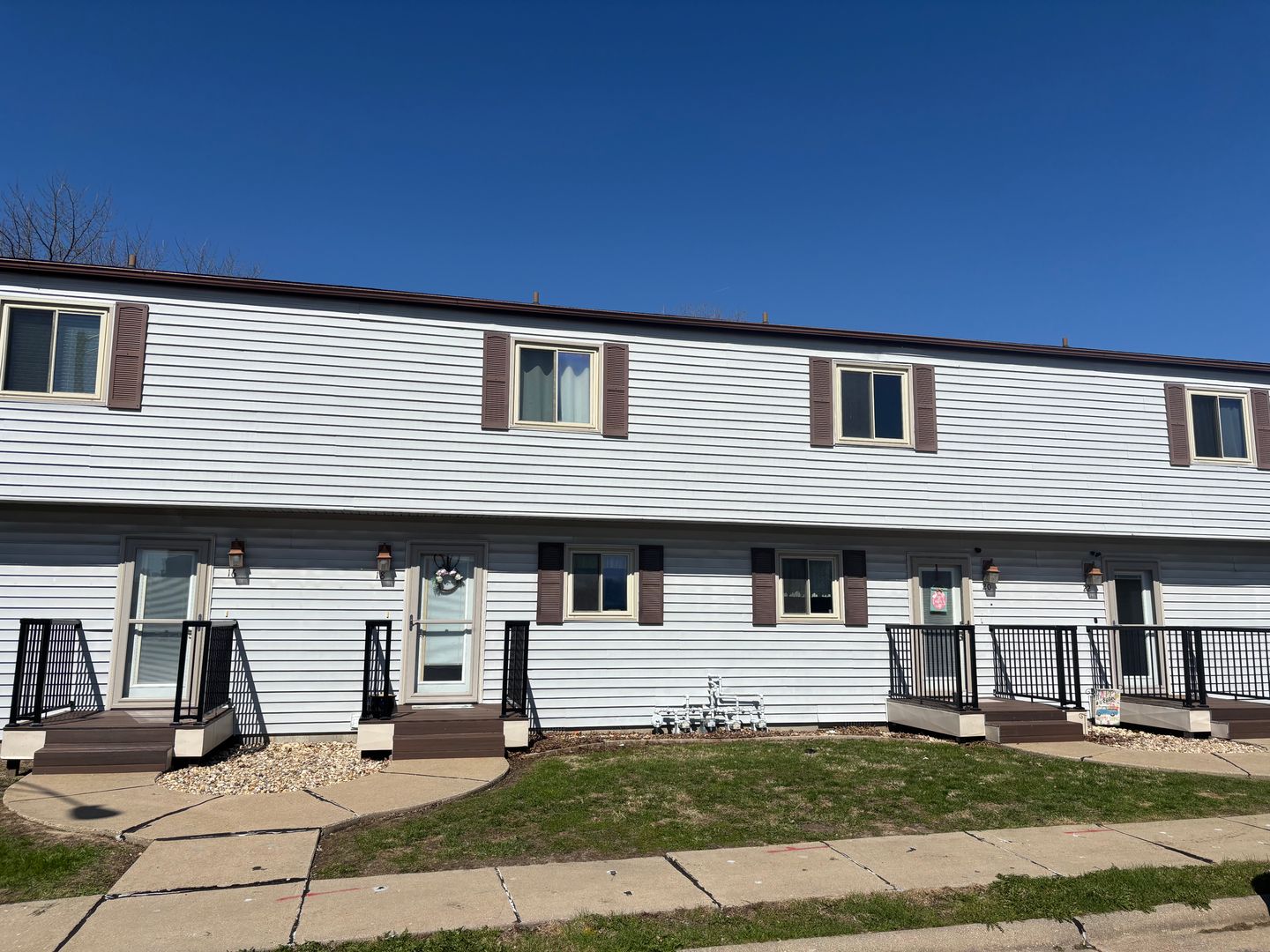 Sterling Apartment: 15-30 E 22nd Pl