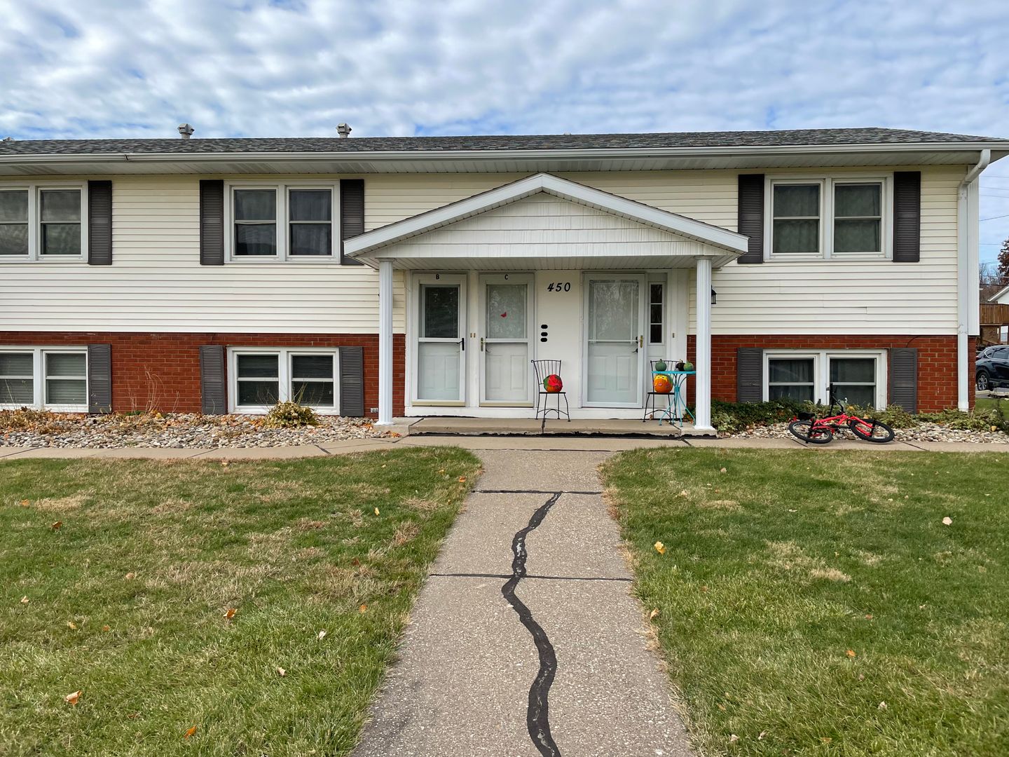 LeClaire Townhome: 450 S. 14th Street #B