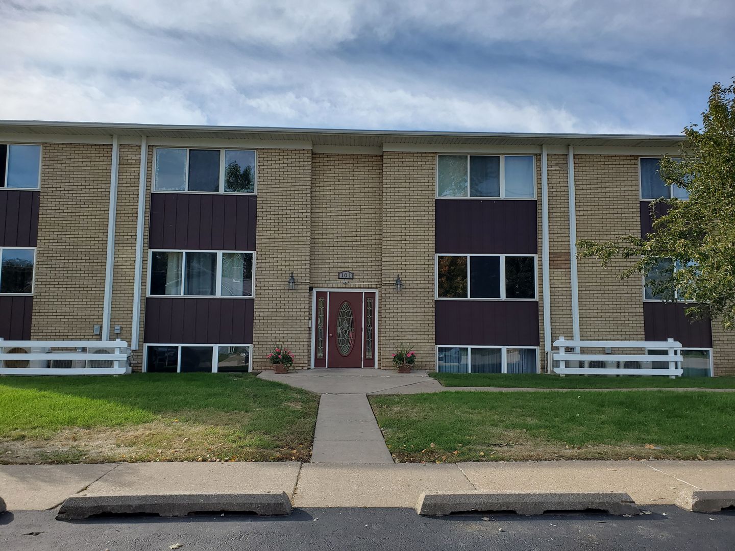 Clinton Apartment: 101 18th Ave N