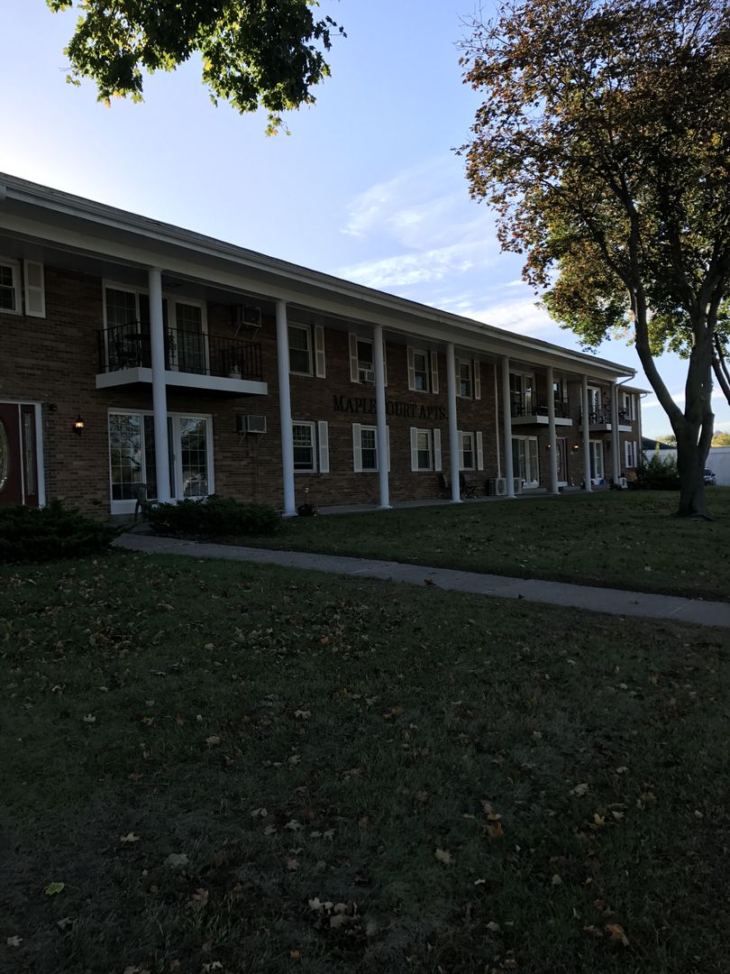 Camanche Apartment: 920 , 940 7th Ave