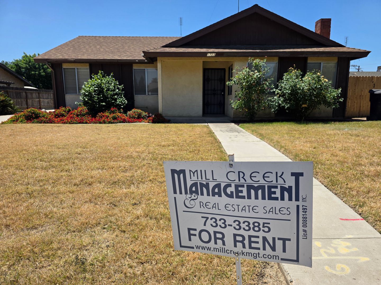 Visalia Apartment: 1723, 1725 E. Vassar Dr