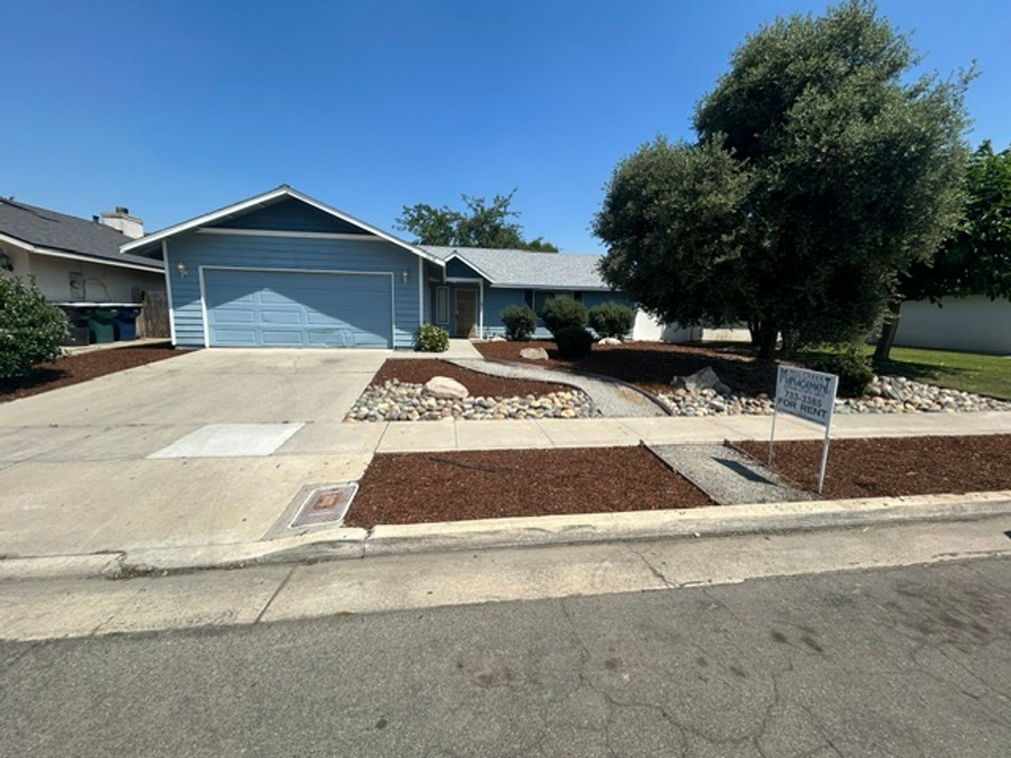 Tulare House: 1136 W. Damron