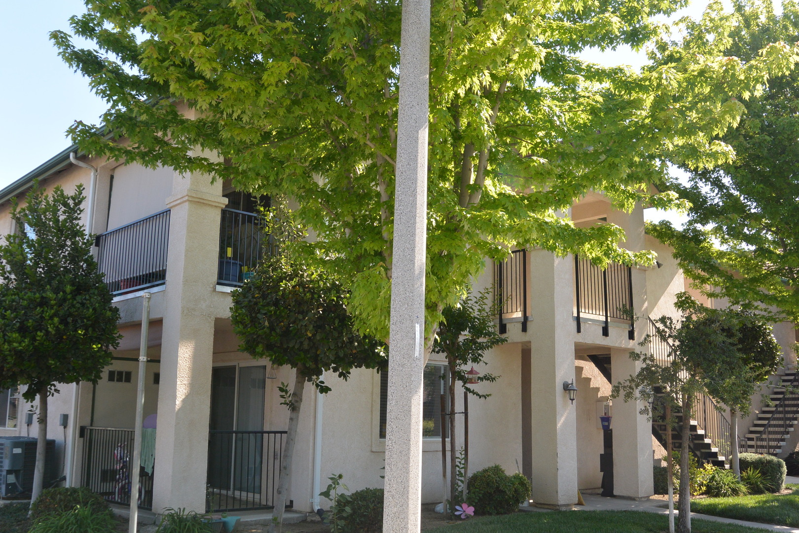 Visalia Apartment: 2600, 02, 04, 06 W. Oriole