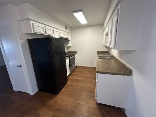 *** Move-In Special - Half off First Month's Rent! - Newly Remodeled – photo 1