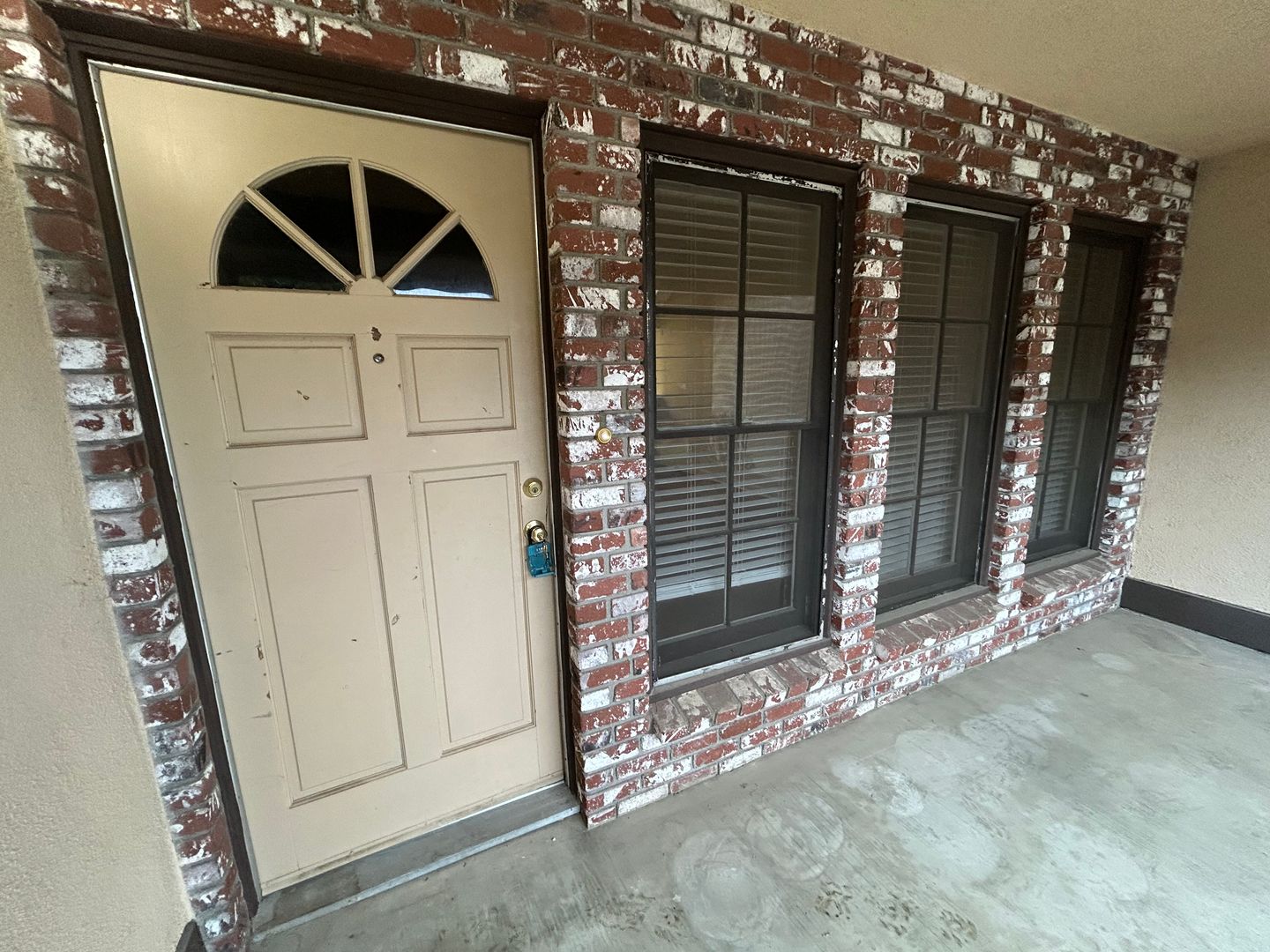 Visalia Apartment: 3940, 42, 44, 46 W. Hillsdale