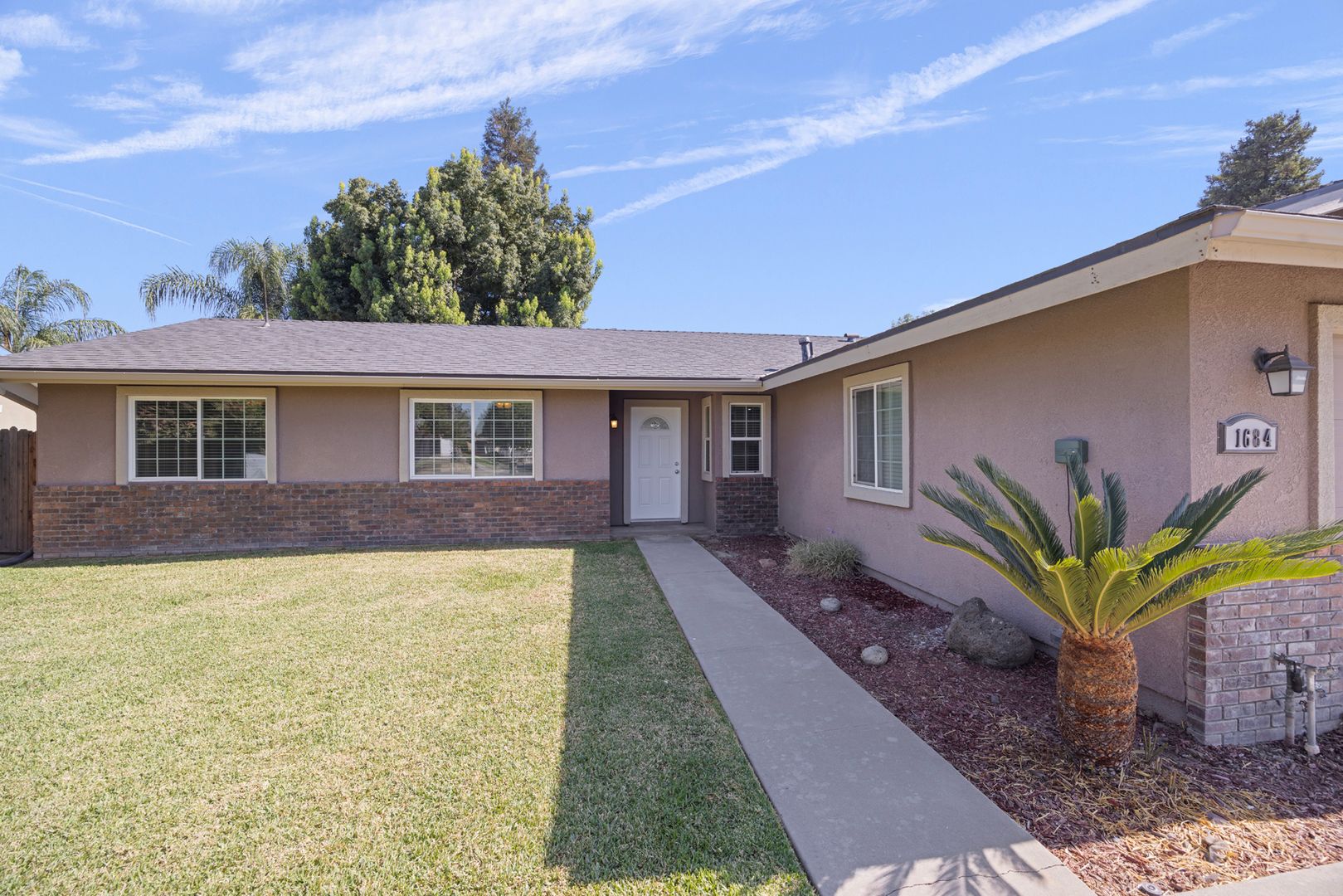 Tulare House: 1684 E. Walnut