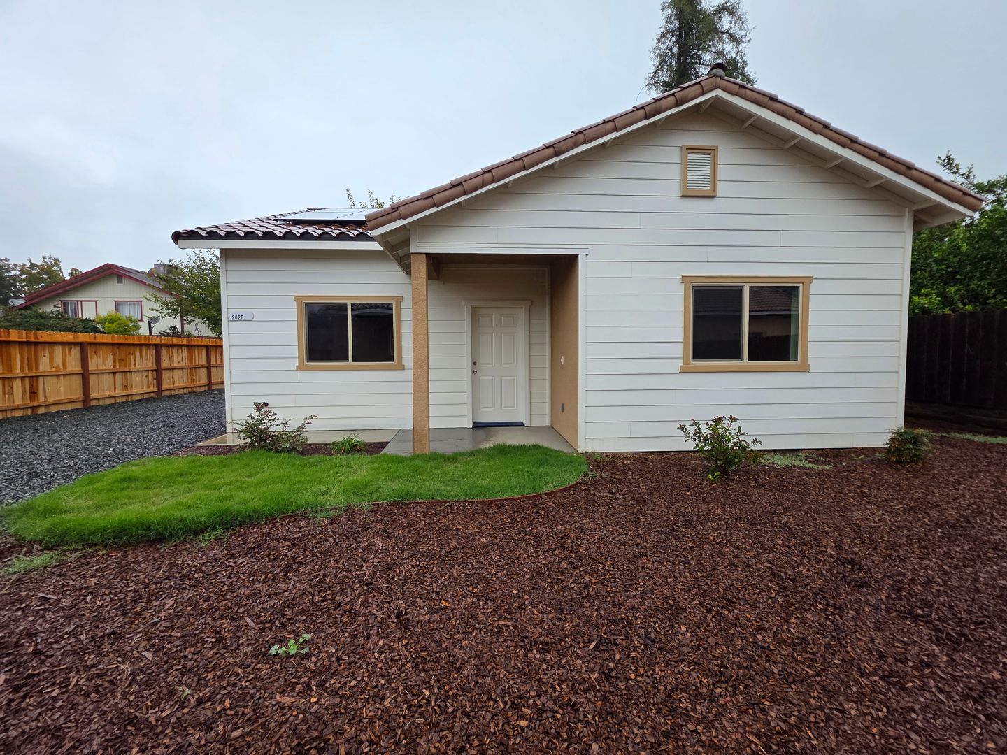 Visalia House: 2020 E Seeger Ave