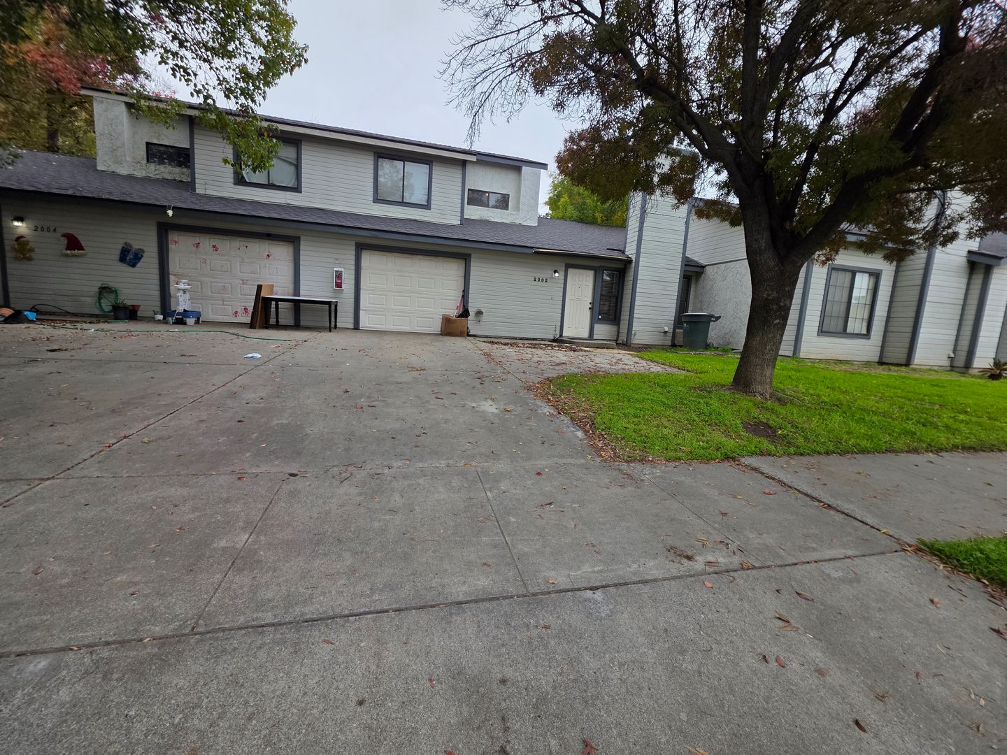 Visalia Apartment: 2000, 2002, 2004 E Chelsea Ct