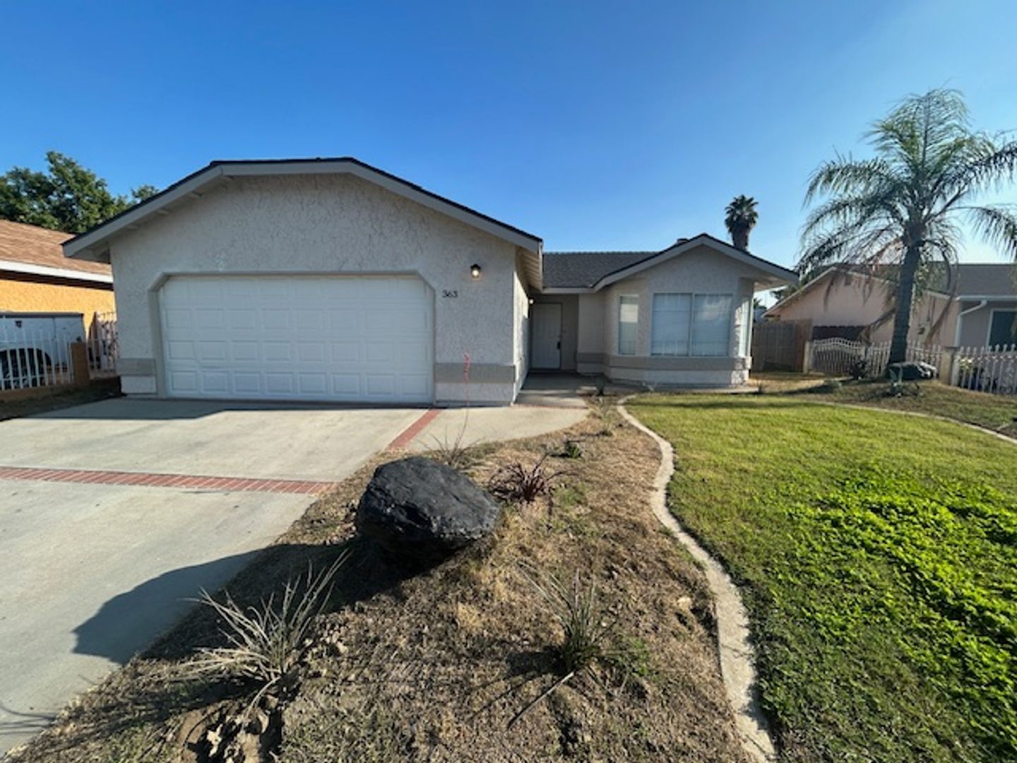 Tulare House: 363 W. Meadow Dr.