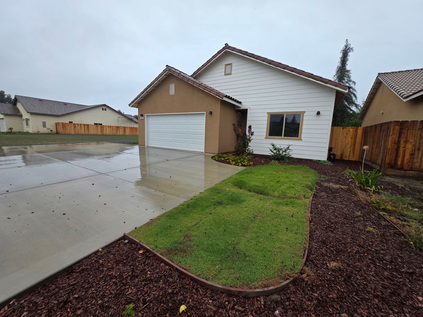 Visalia House: 2018 E Seeger Ave