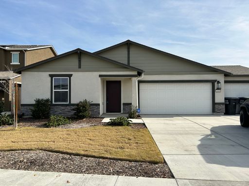 4 Bedroom 3 Bathroom Home Close to Shopping and Restaurants!! – photo 1