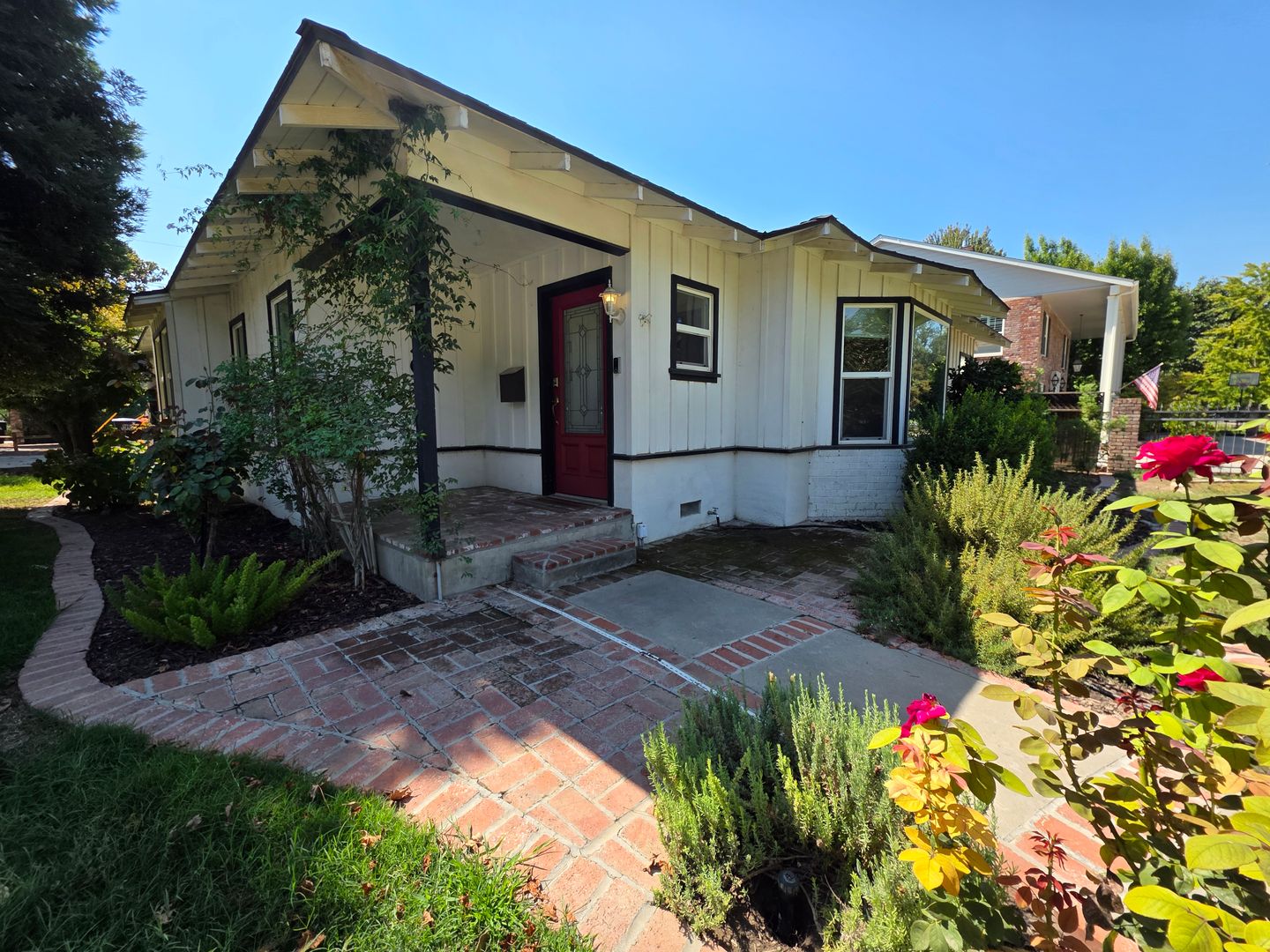 Visalia House: 1301 W. Beverly Dr.