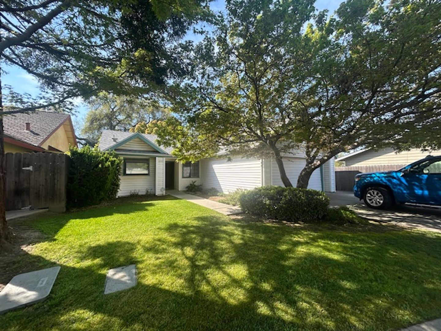 Visalia House: 1231 W. Whispering Pines Ct