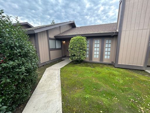 *Wait list full- Currently not accepting applications* 1 bedroom 1 bathroom apartment close to shopping and dining! $300 move in special!!!