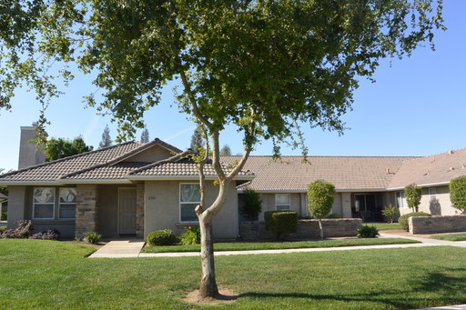 Charming single level unit – photo 1